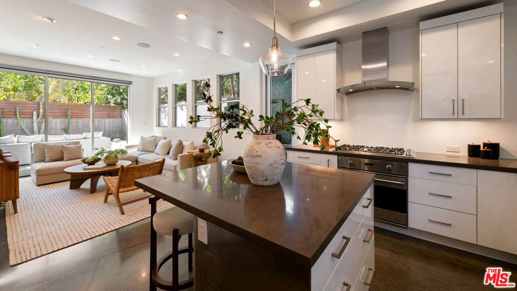 2009 Montana Avenue - Photo 1