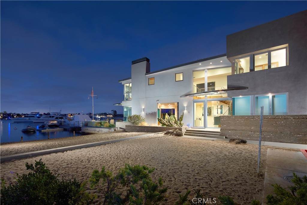 1042 Bay Avenue - Photo 1