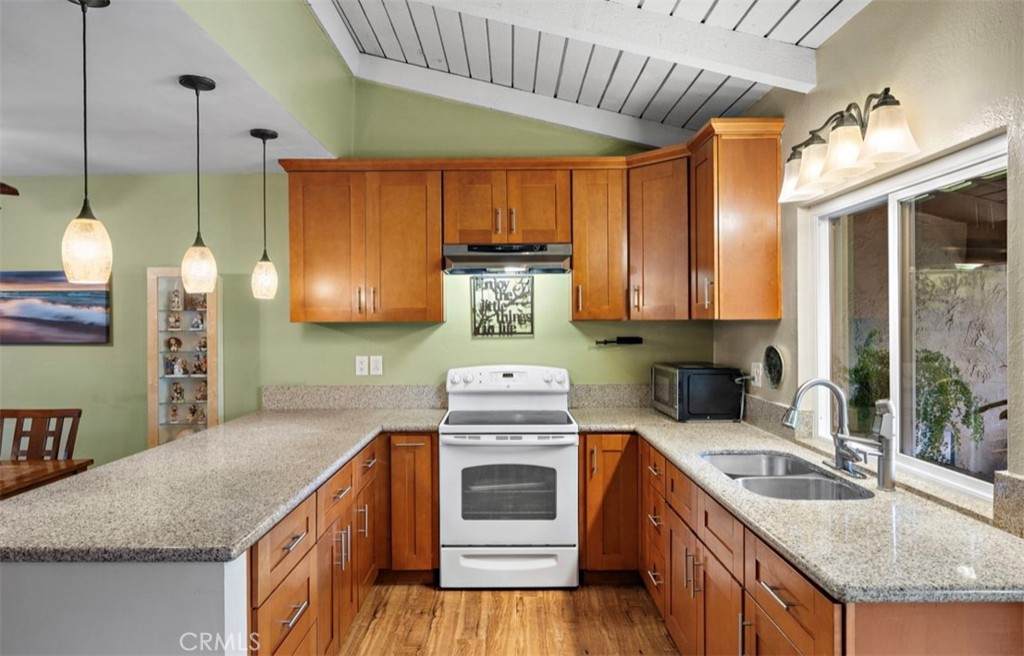 1040 W Macarthur Blvd - Photo 1