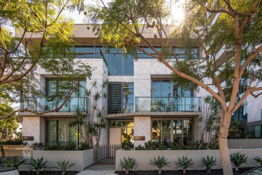 589 Palm Street - Photo 1