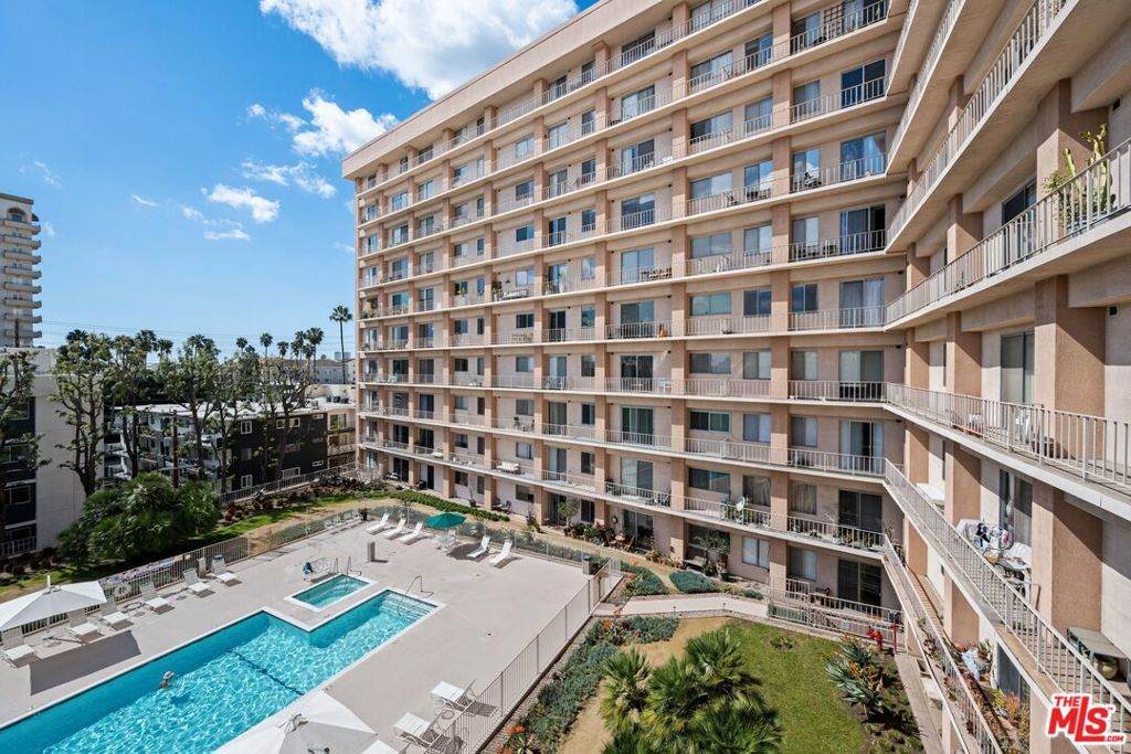 100 Doheny Drive - Photo 1