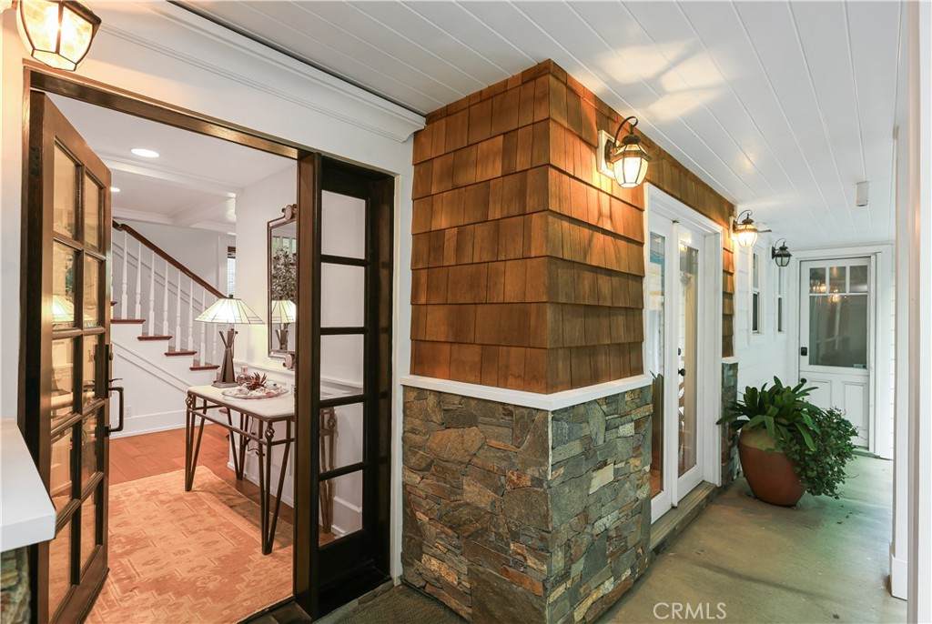 516 Poinsettia - Photo 1