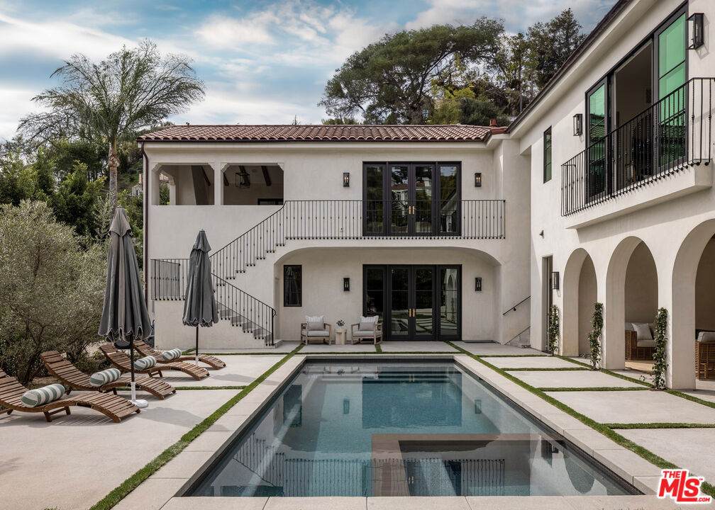 8185 Hollywood Boulevard - Photo 1