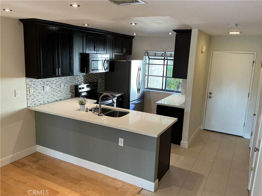 251 Pineview - Photo 1