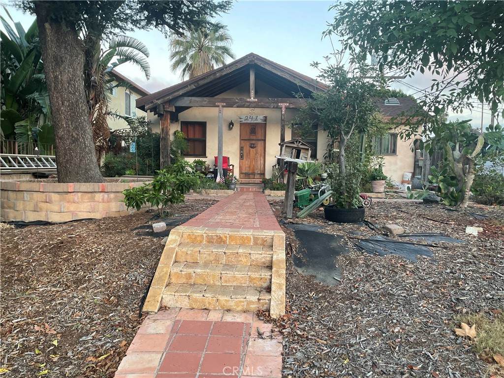 241 Thompson - Photo 1