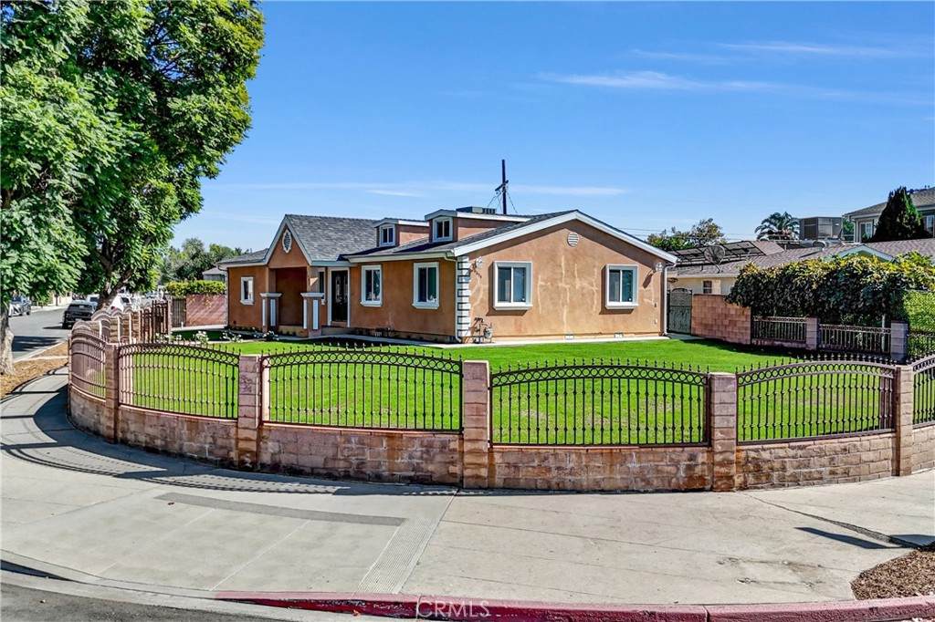 6654 Bellaire - Photo 1