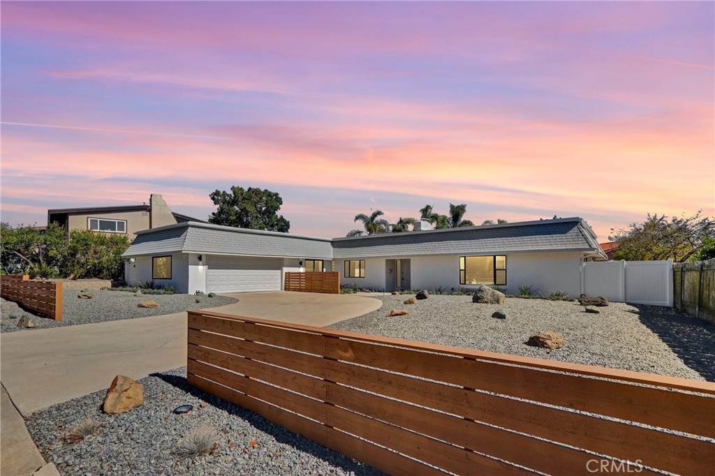 5515 Thunderbird - Photo 1