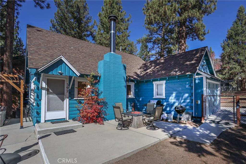592 Douglas Street - Photo 1