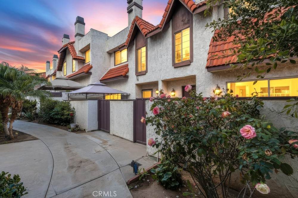 12330 Osborne Street - Photo 1