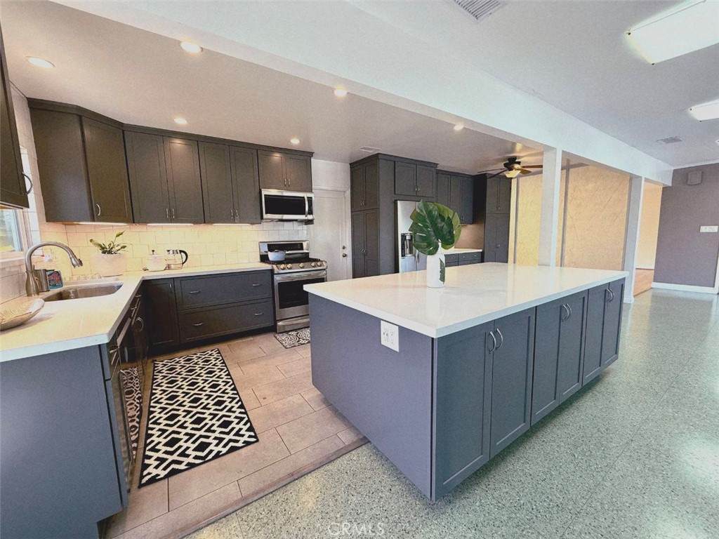 6206 Pontiac - Photo 1