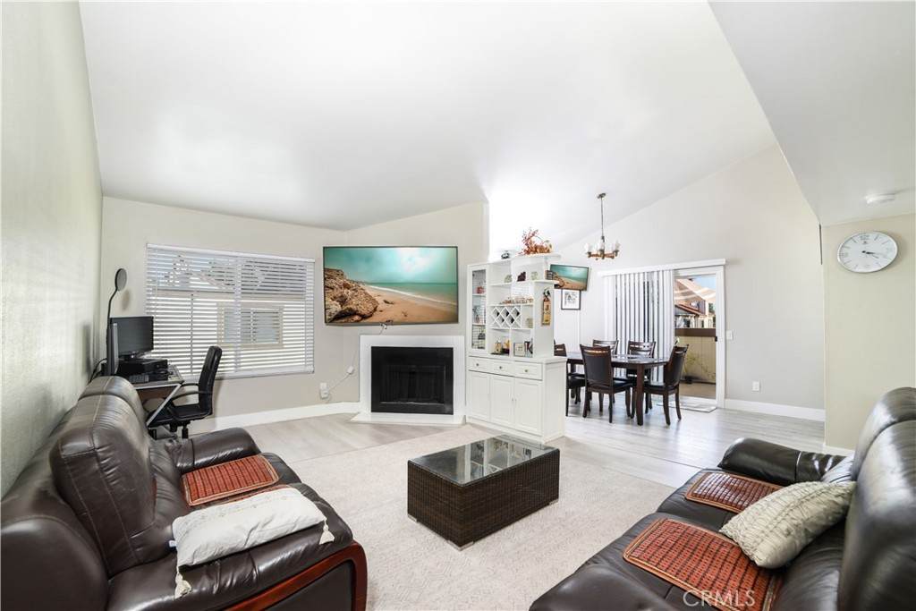 2001 Campus Ave. - Photo 1