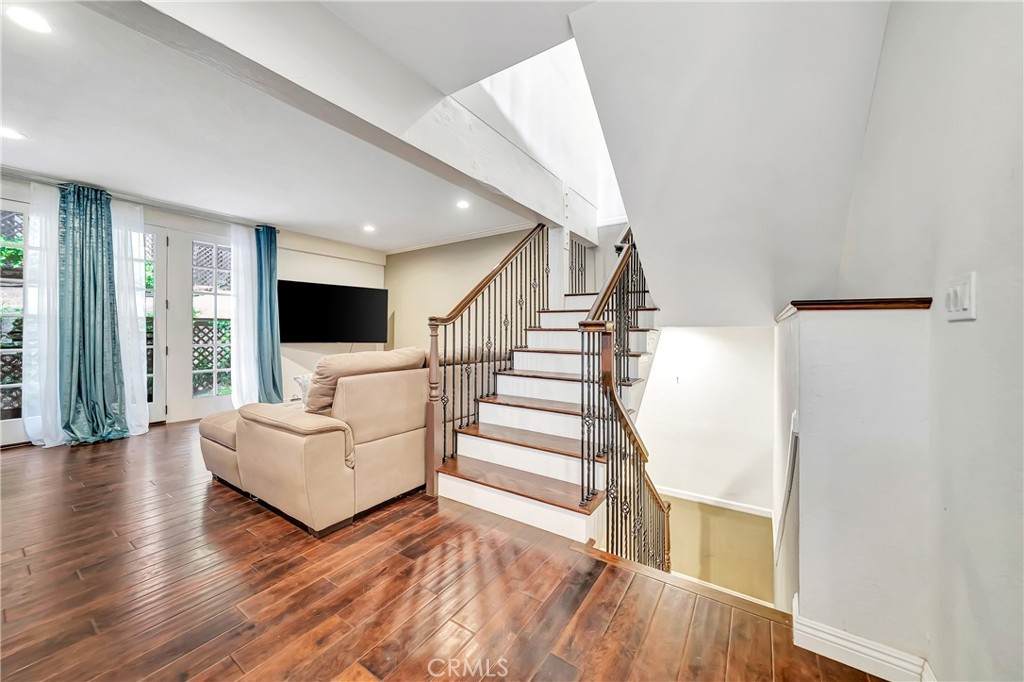 24420-Blvd Victory - Photo 1