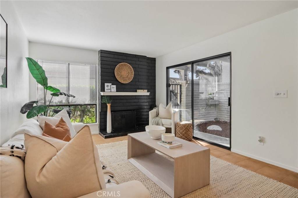 5566 Aldershot - Photo 1