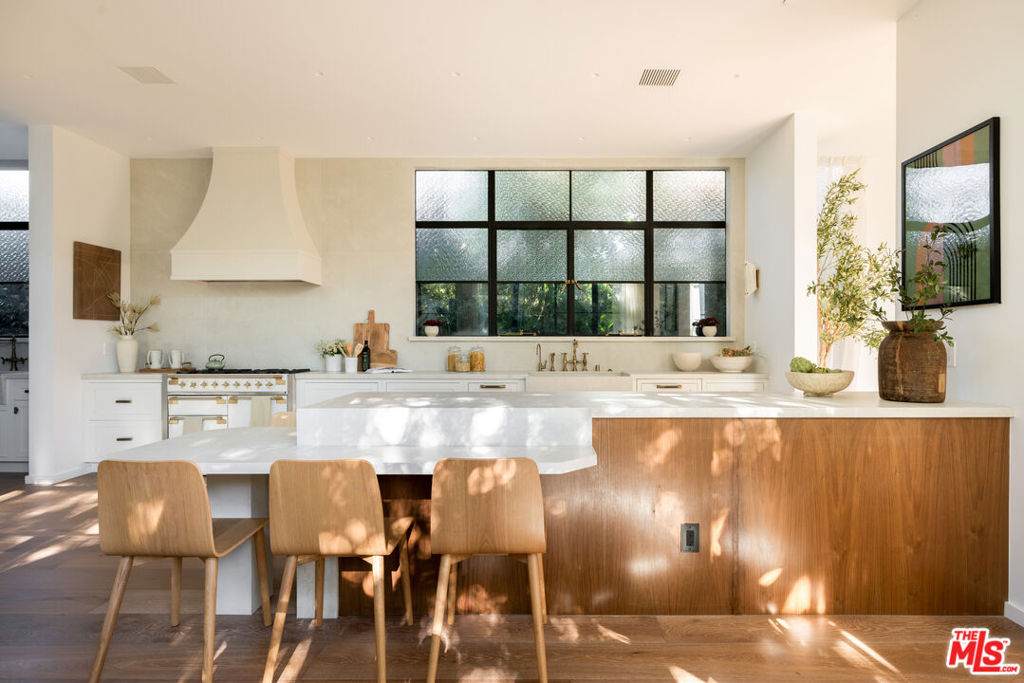 745 Sunset Avenue - Photo 1