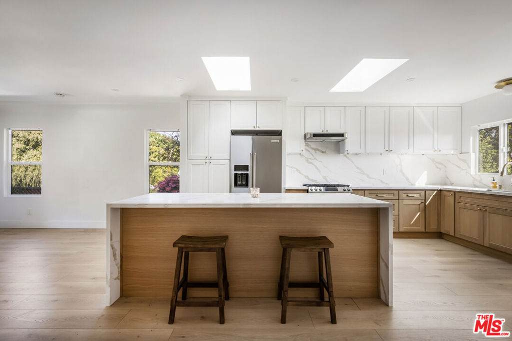 1402 Allesandro Street - Photo 1