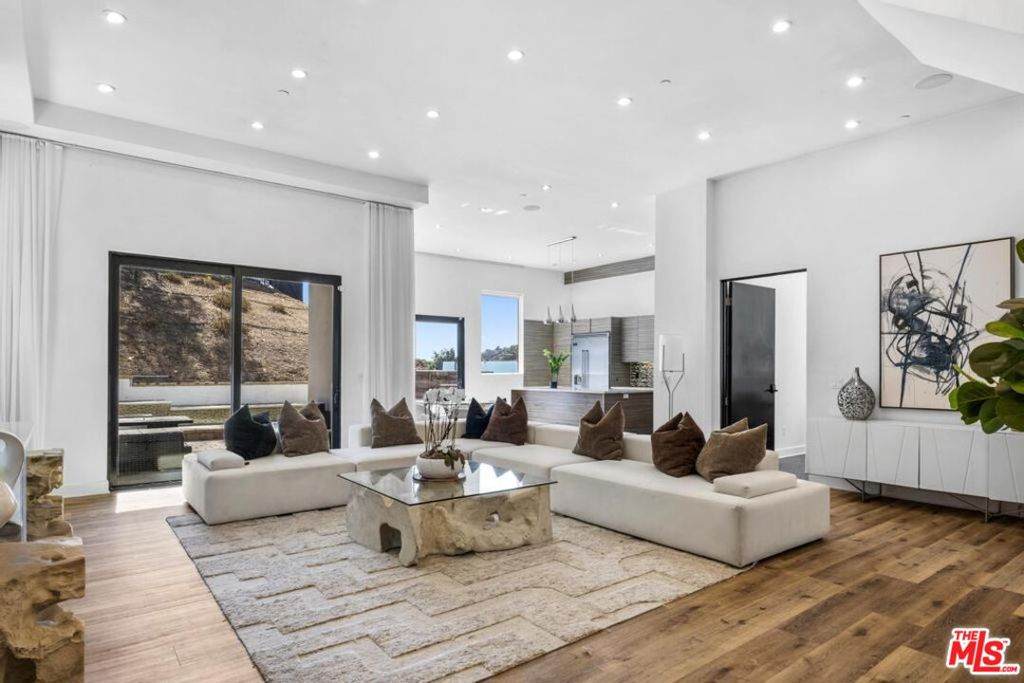 6696 Lakeridge Road - Photo 1