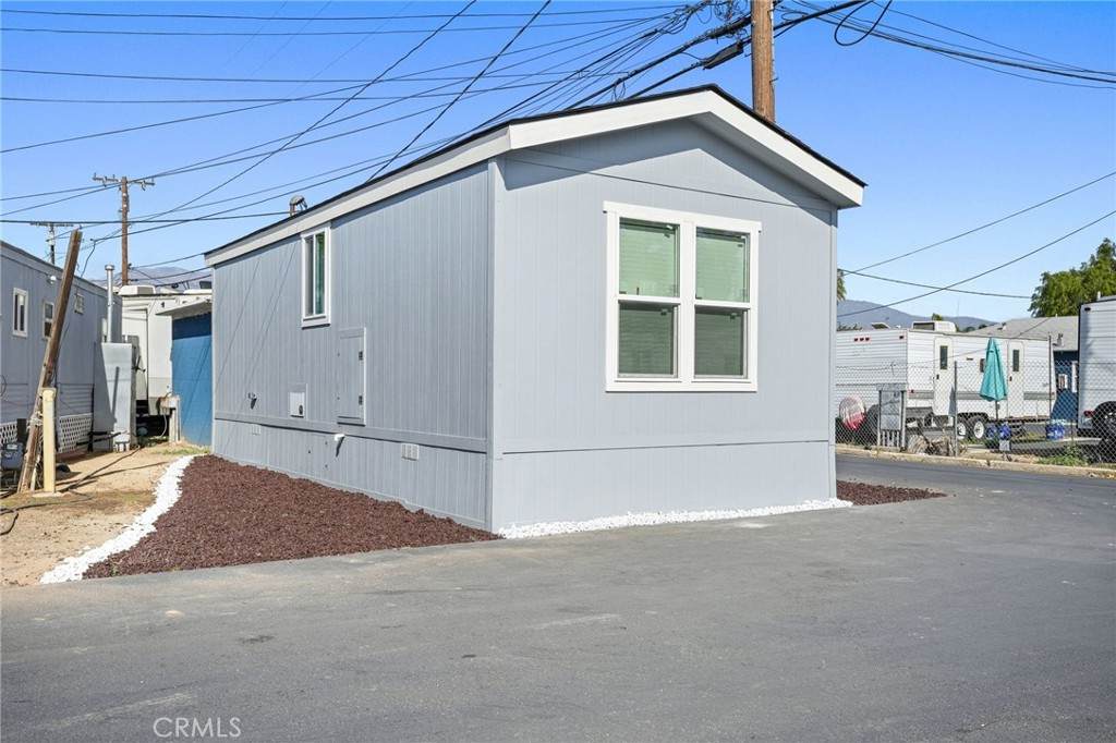 525 Palm Ave - Photo 1