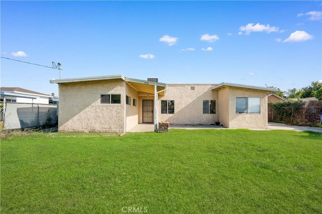 4724 Durfee - Photo 1