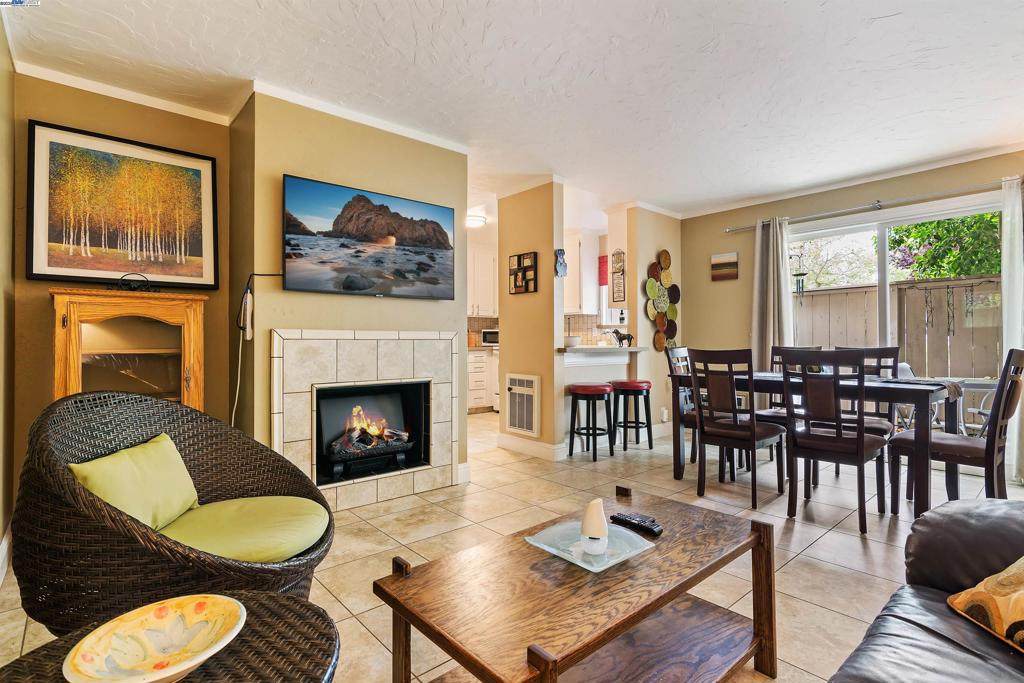 385 Camelback Rd - Photo 1