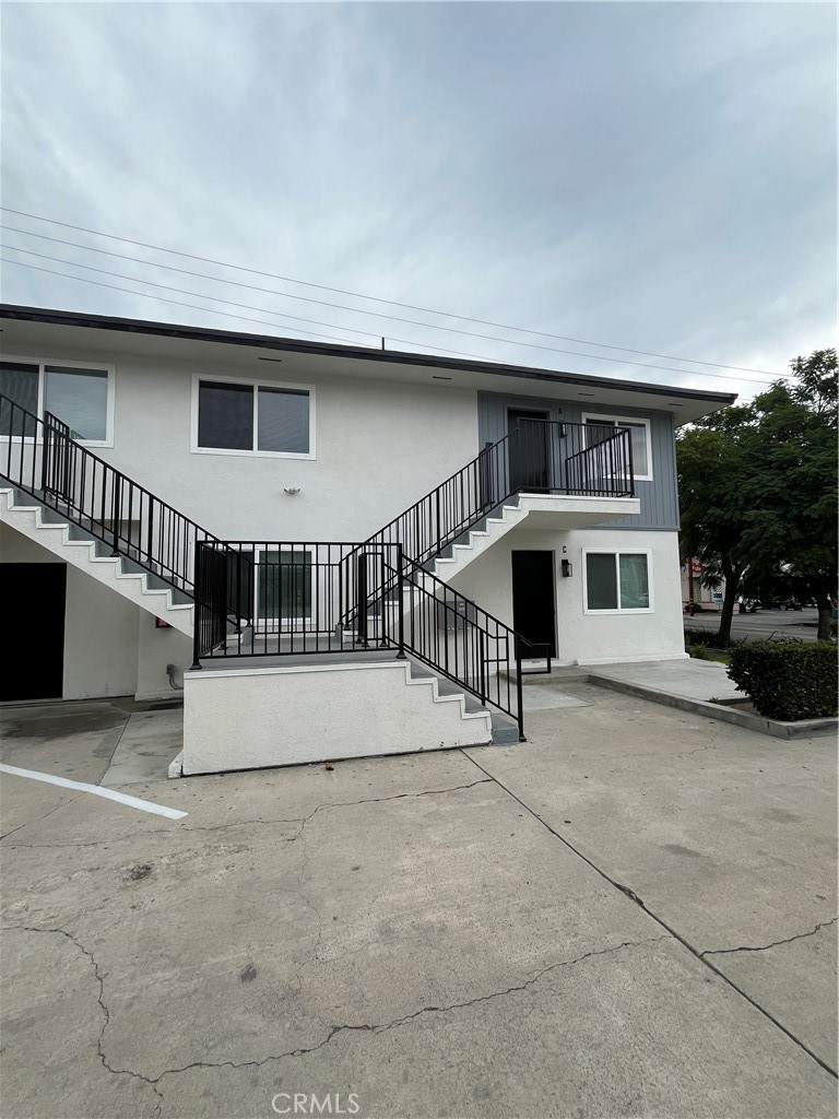 1011 Chevy Chase - Photo 1