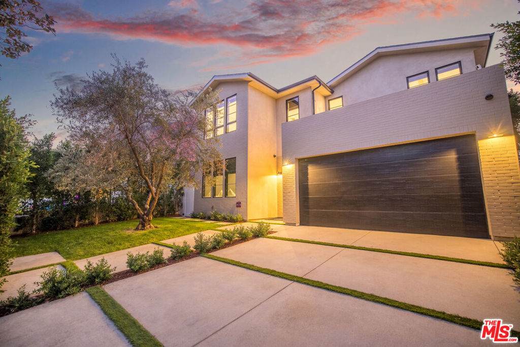 4433 Kraft Avenue - Photo 1