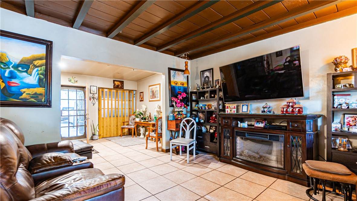 4656 Floral - Photo 1