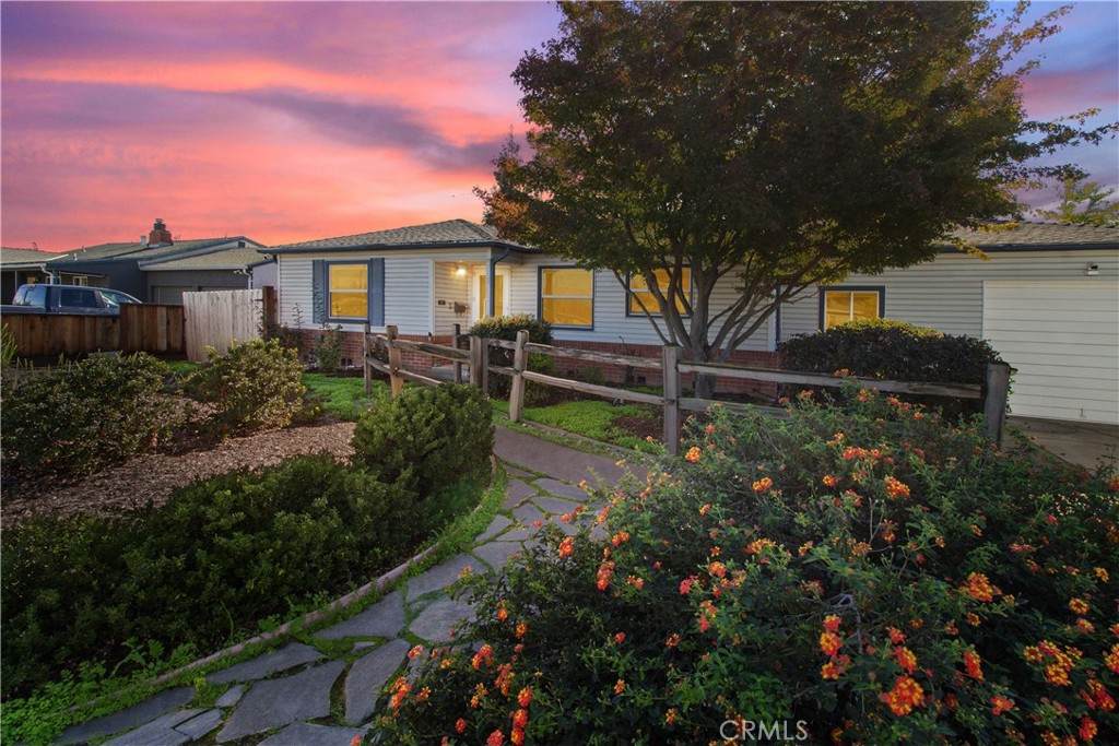 1421 Pontiac - Photo 1