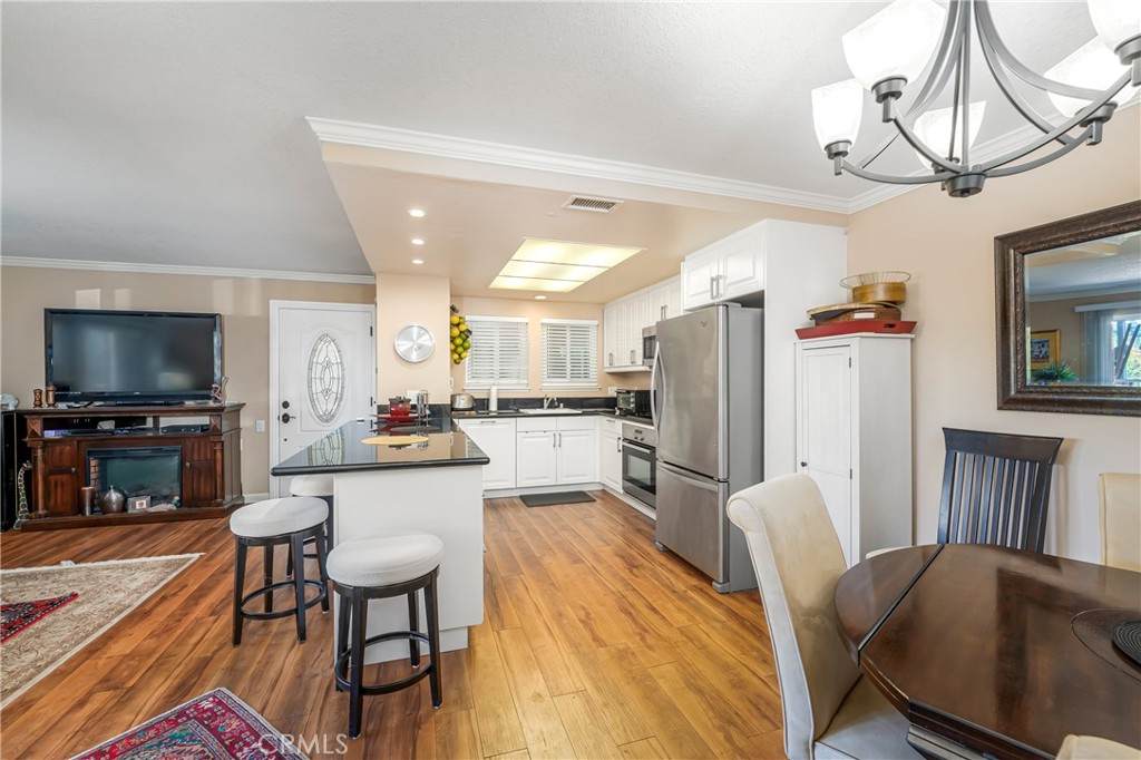 898 Ronda Sevilla - Photo 1