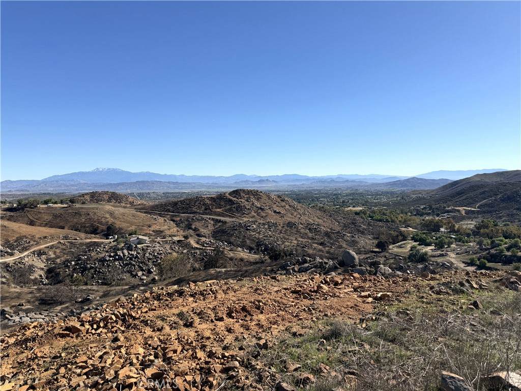 0 Blue Sky - Photo 1