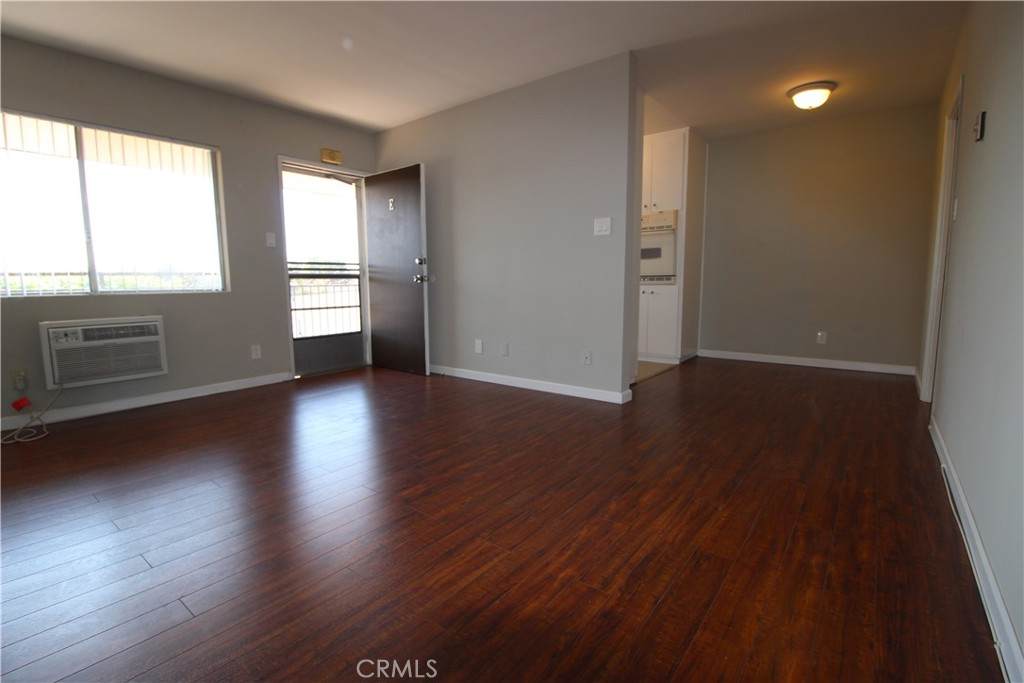 5853 Greenleaf Avenue - Photo 1