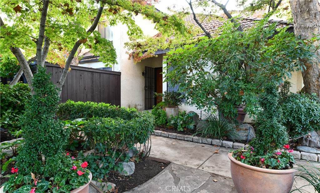 2890 Huntington - Photo 1