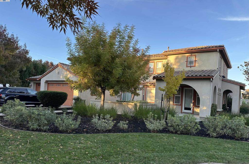 372 372 Caballo Street - Photo 1