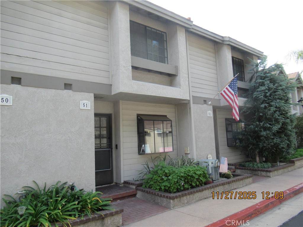 2220 Chapman - Photo 1