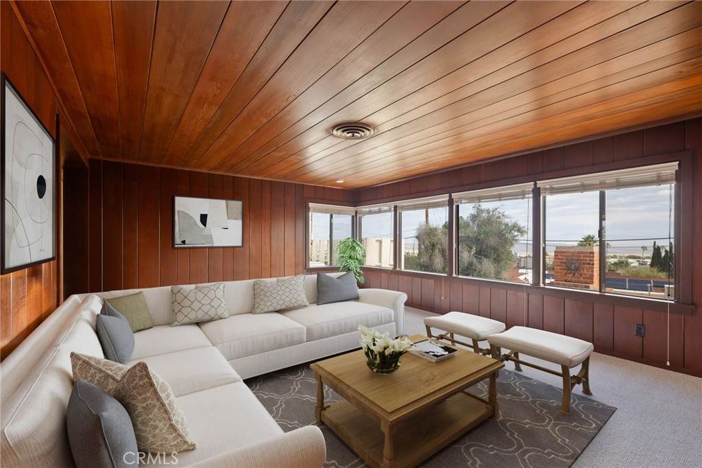 526 Washington - Photo 1