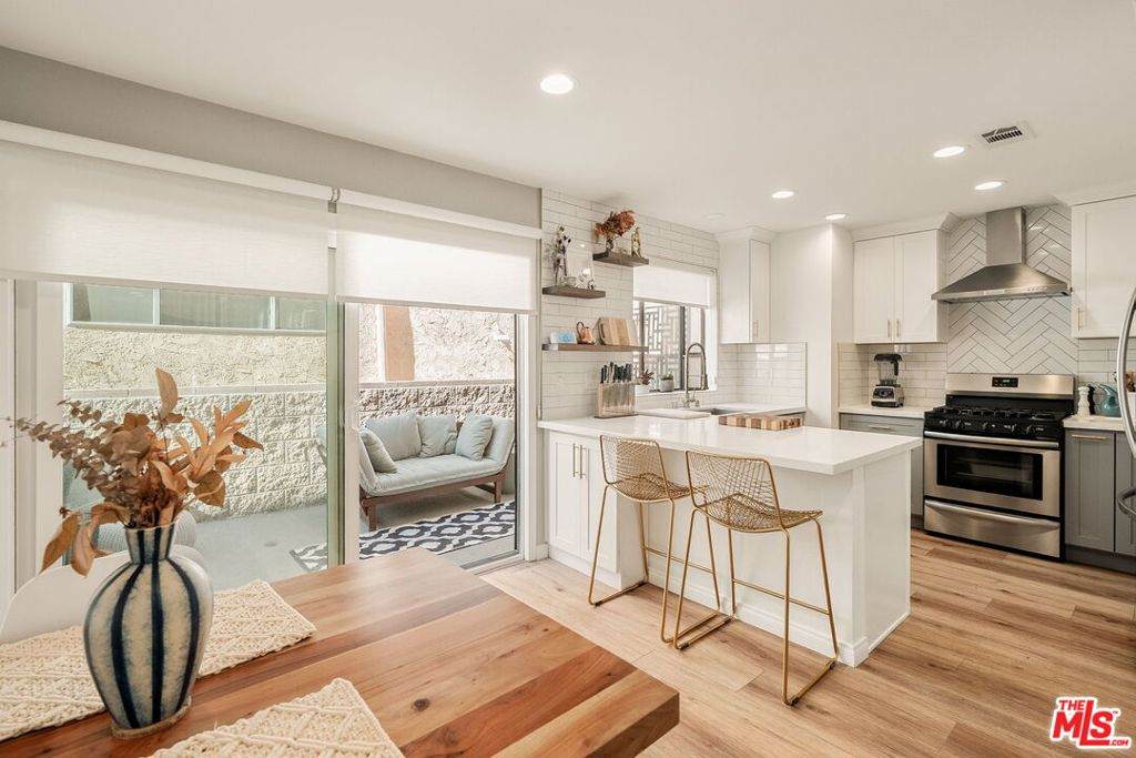 922 Lincoln Boulevard - Photo 1