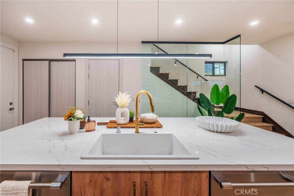 422 20th Street - Photo 1