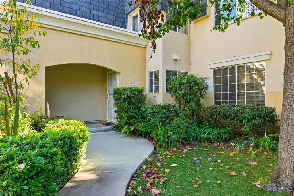 19208 Hamlin Street - Photo 1