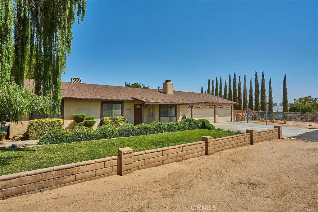 18126 Fairburn - Photo 1