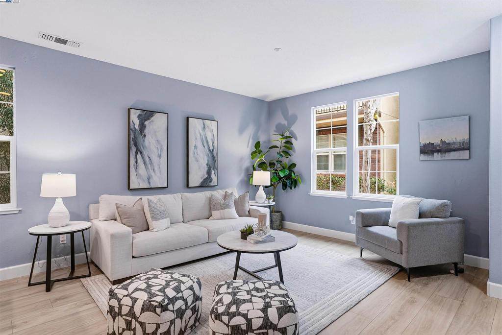 1174 1174 Juan Jose Ln - Photo 1