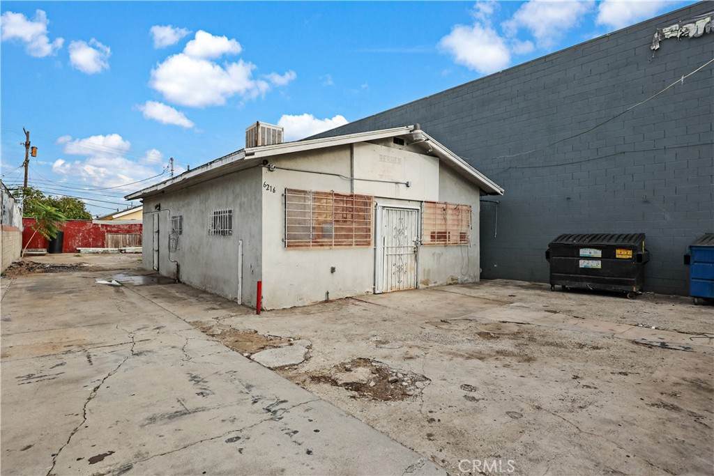 6216 Crenshaw - Photo 1