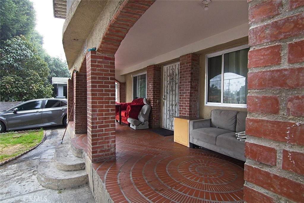 6911 Compton - Photo 1