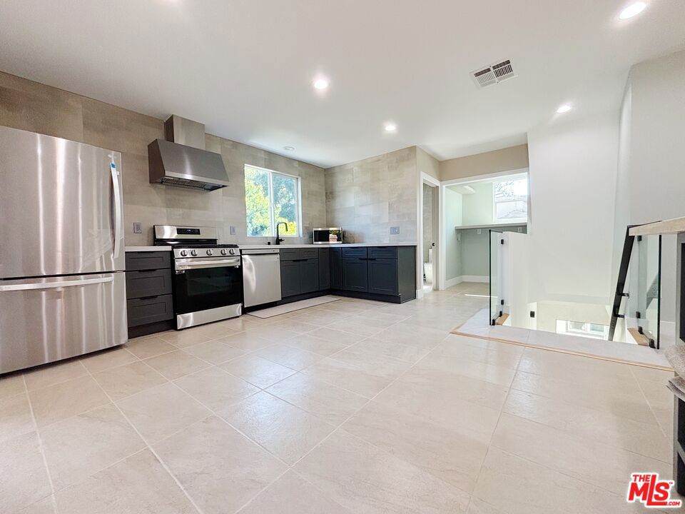 713 Devirian Place - Photo 1