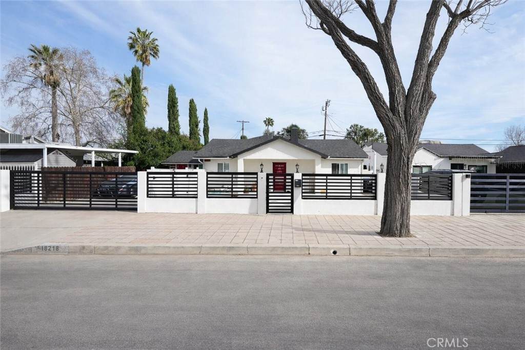 8218 Encino - Photo 1