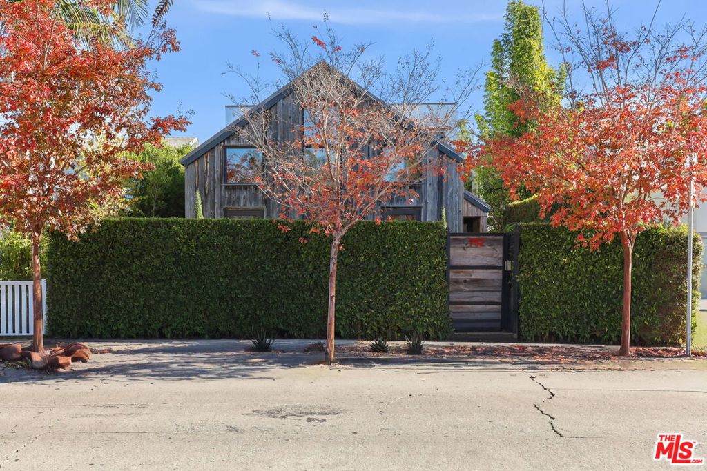 752 Palms Boulevard - Photo 1