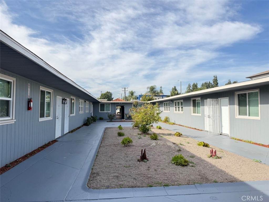 10539 Paramount Boulevard - Photo 1