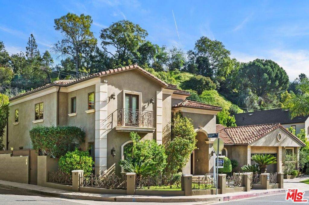 2108 San Ysidro Drive - Photo 1