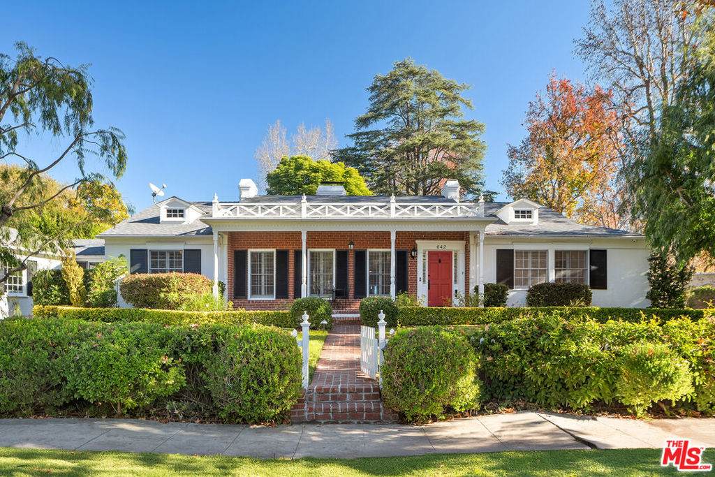 642 Warner Avenue - Photo 1