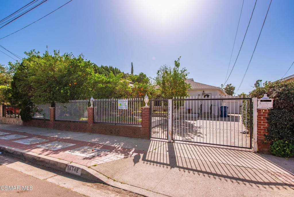 14742 Cohasset Street - Photo 1