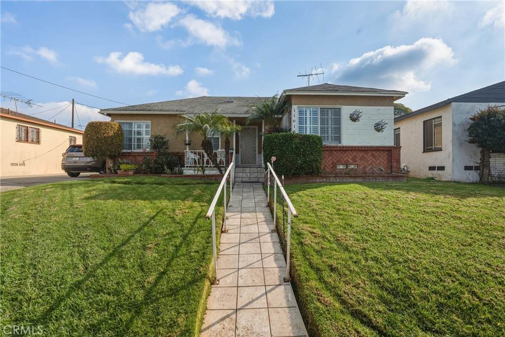 11016 S, Van Ness - Photo 1