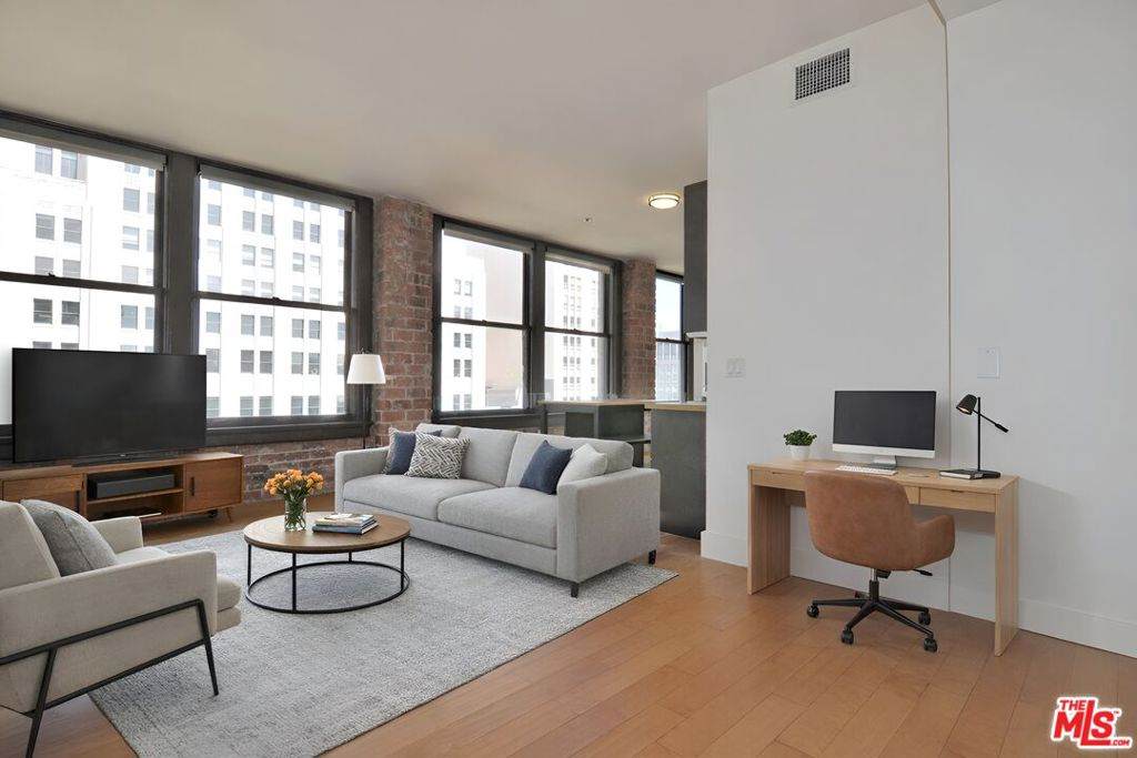 460 Spring Street - Photo 1
